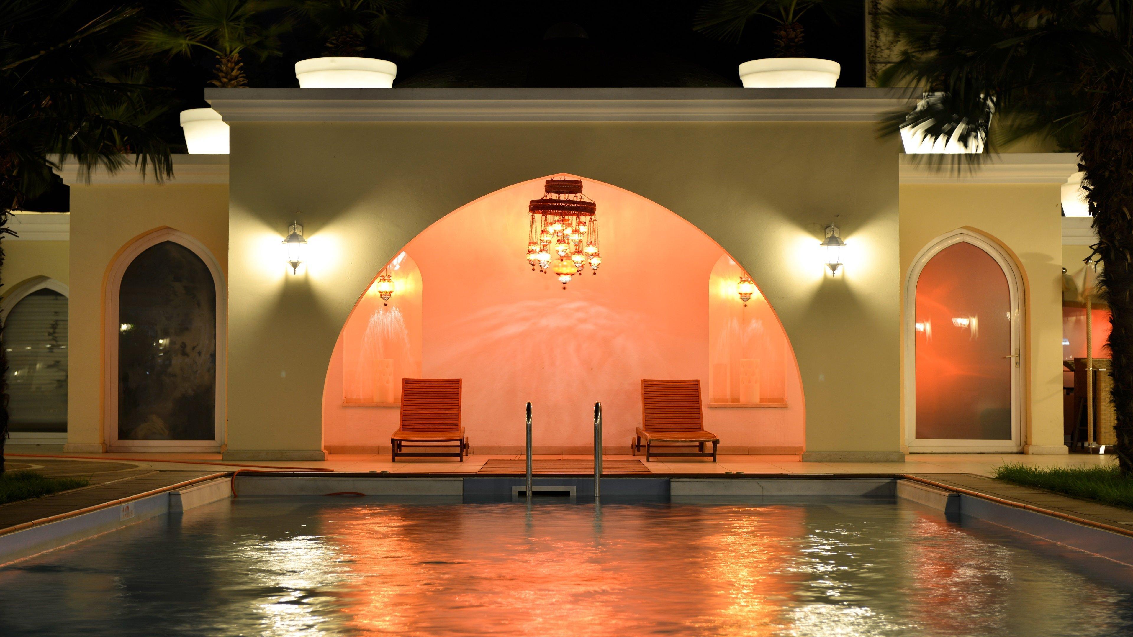 Holiday Inn Istanbul City By Ihg Εξωτερικό φωτογραφία The swimming pool at the hotel