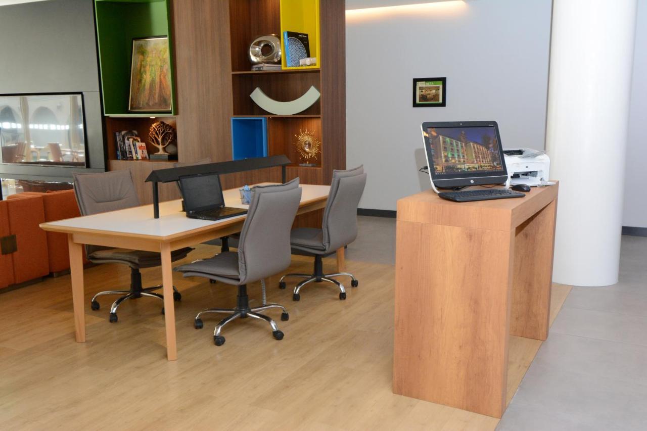Holiday Inn Istanbul City By Ihg Εξωτερικό φωτογραφία The Business Center at the airport