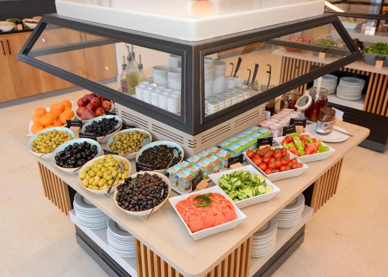 Holiday Inn Istanbul City By Ihg Εξωτερικό φωτογραφία A salad bar