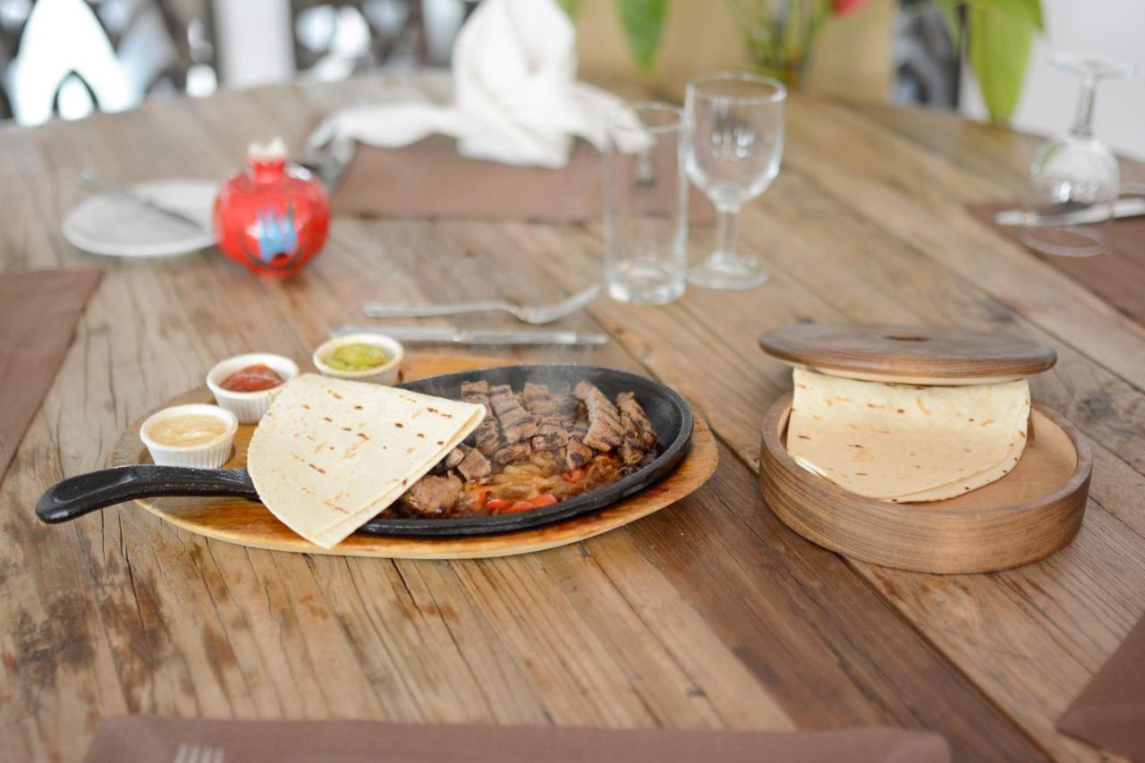 Holiday Inn Istanbul City By Ihg Εξωτερικό φωτογραφία A steak fajita
