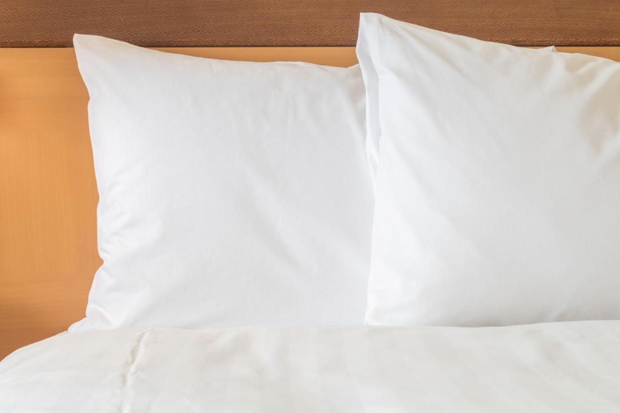 Holiday Inn Istanbul City By Ihg Εξωτερικό φωτογραφία Two pillows on a bed