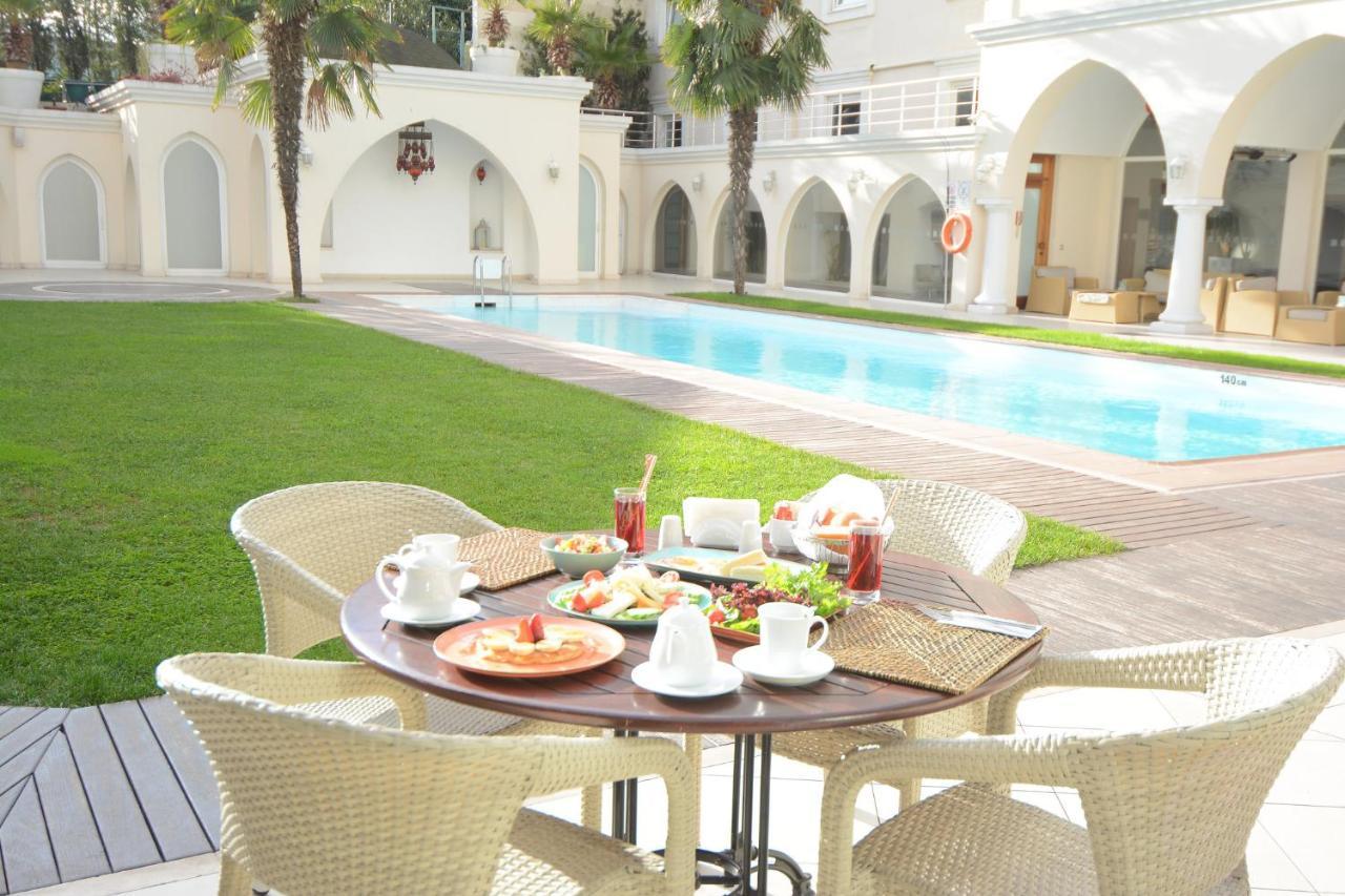 Holiday Inn Istanbul City By Ihg Εξωτερικό φωτογραφία The pool at the hotel