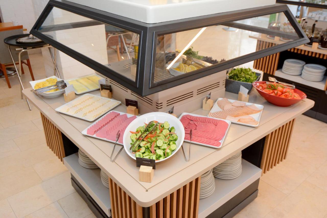 Holiday Inn Istanbul City By Ihg Εξωτερικό φωτογραφία A salad bar